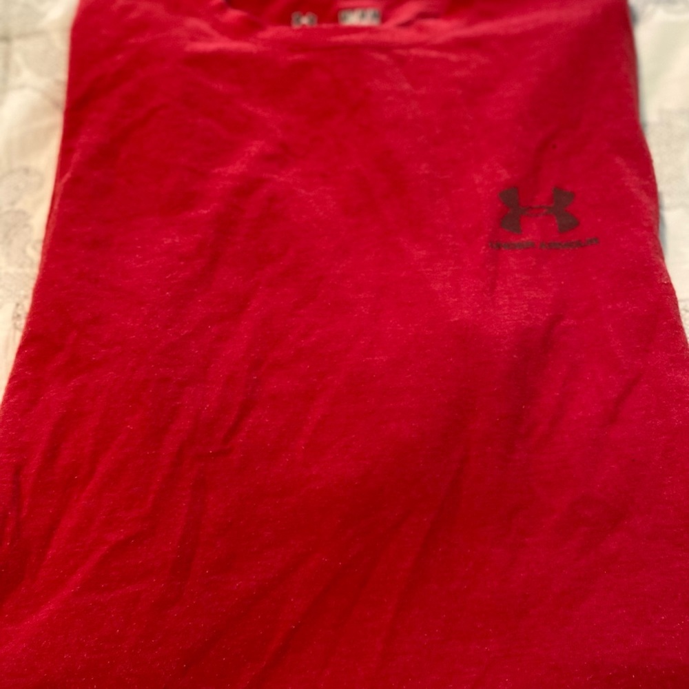 Under Armour T-shirt